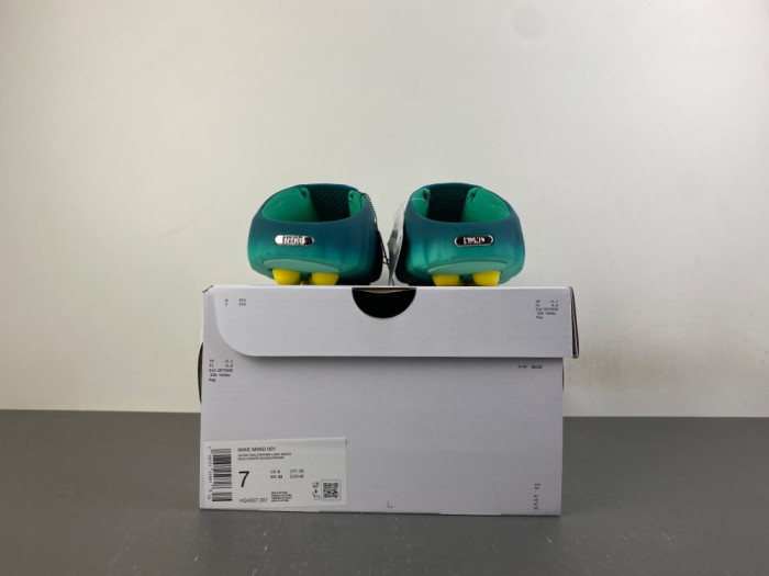 Nike Mind 001 