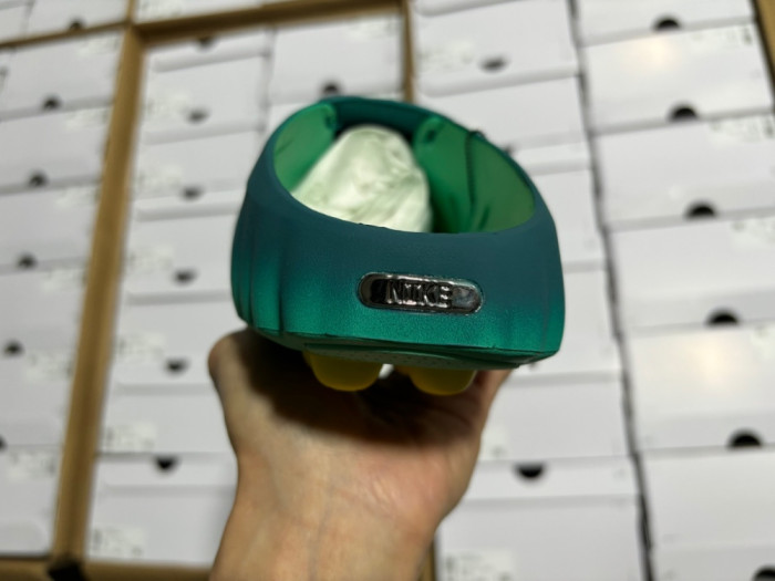 Nike Mind 001 