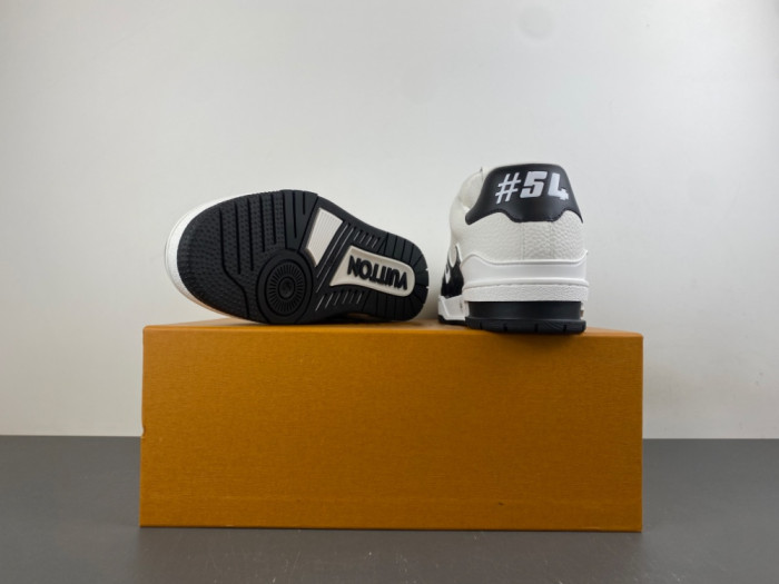 l0vis Vvtt0n lv trainer black