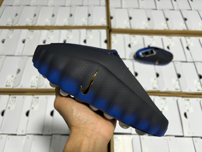 Nike Mind 001 