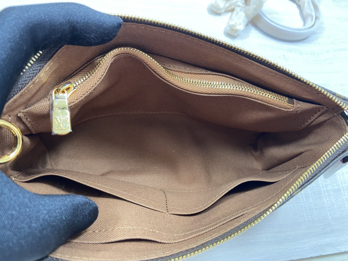 LV Pochette Accessoires
